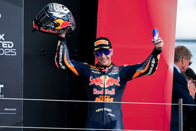 Rueda en patron (Rob Gray Polarity Photo) Rueda en patron (Rob Gray Polarity Photo)