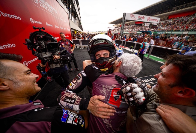 A défaut d'enthousiasmer les Italiens, Marc Marquez ravi son équipe ! A défaut d'enthousiasmer les Italiens, Marc Marquez ravi son équipe !