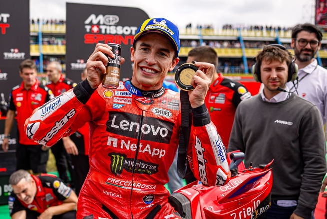 Sourire en or pour Marc Marquez (Photo Ducati) Sourire en or pour Marc Marquez (Photo Ducati)
