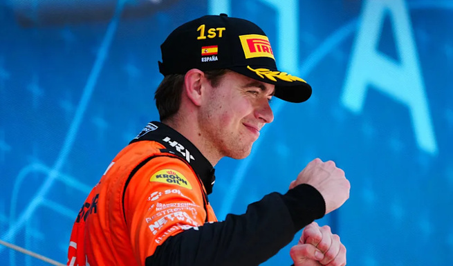 Verschoor sur la plus haute marche du podium © FIA F2 Verschoor sur la plus haute marche du podium © FIA F2