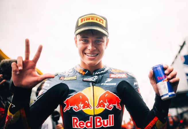 Premier podium pour Perrone (Rob Gray Polarity Photo) Premier podium pour Perrone (Rob Gray Polarity Photo)