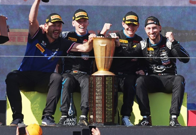 Le trio vainqueur de Lamborghini (Photo JEP/SRO) Le trio vainqueur de Lamborghini (Photo JEP/SRO)