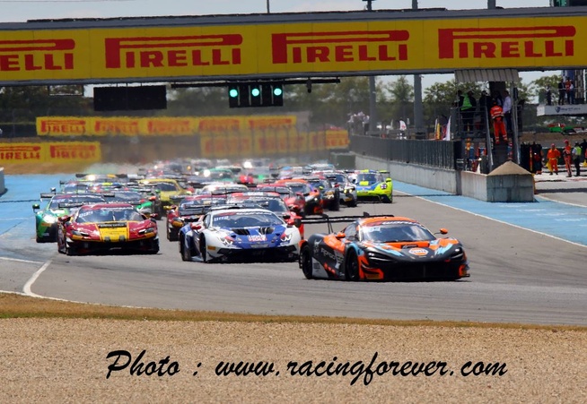 McLaren n'est pas en vacances à Magny-Cours