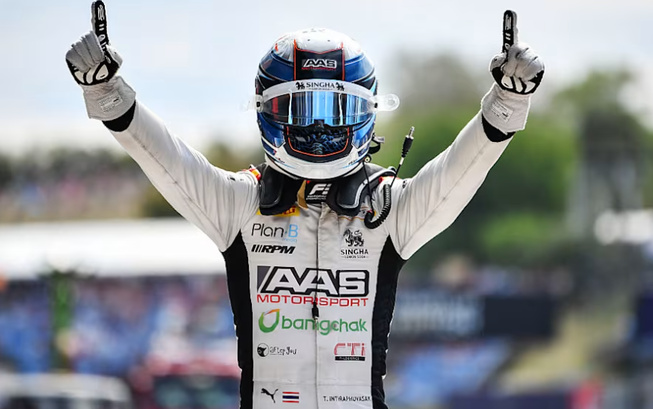 La dernière de la saison pour Inthraphuvasak © FIA F3 La dernière de la saison pour Inthraphuvasak © FIA F3