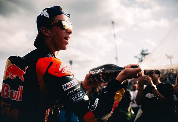 Acosta meilleur pilote KTM (Rob Gray polarity photo)
