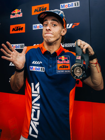 Le bronze est bien pour Pedro ! (Rob Gray Polarity photo) Le bronze est bien pour Pedro ! (Rob Gray Polarity photo)