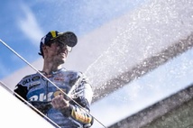 Alex prend goût au champagne Alex prend goût au champagne