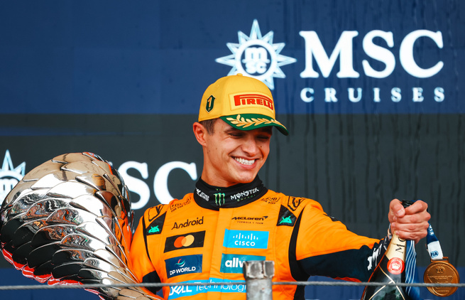 Norris a le sourire après le Brésil © McLaren F1