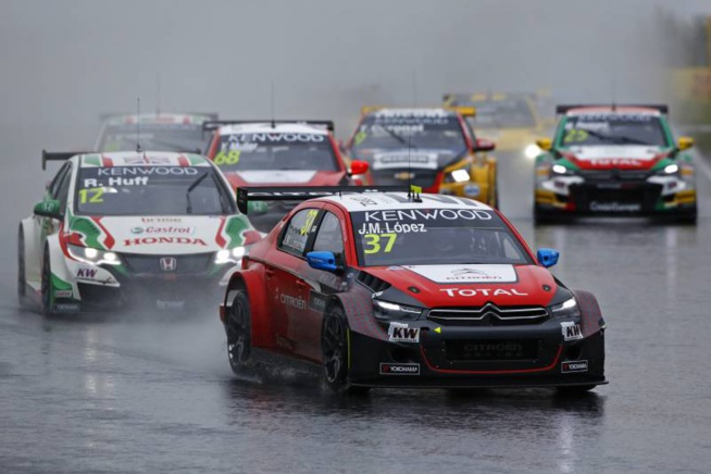 La météo fut éxécrable tout le weekend La météo fut éxécrable tout le weekend