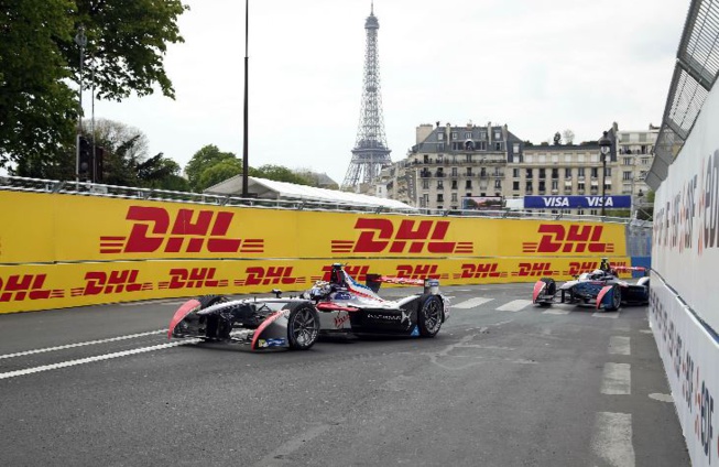 Une course dans les rues de Paris Une course dans les rues de Paris
