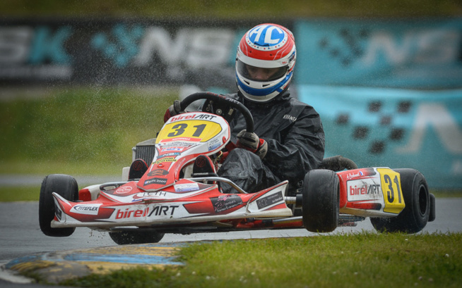 La pluie s'est invitée aux débats (Photo KSP) La pluie s'est invitée aux débats (Photo KSP)