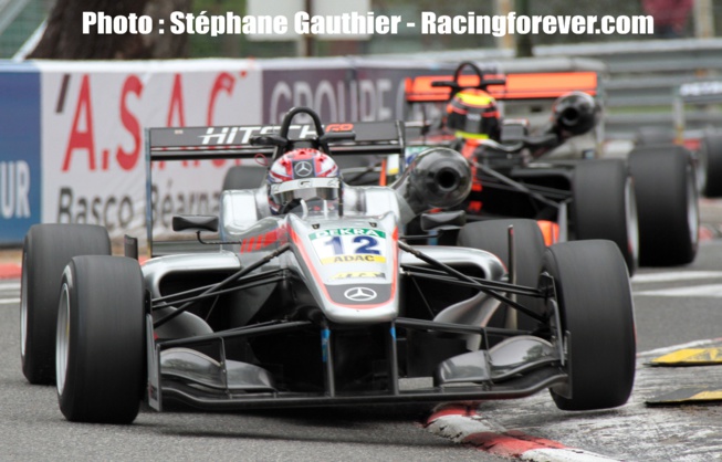 Russell donne une seconde victoire à HItechGP Russell donne une seconde victoire à HItechGP