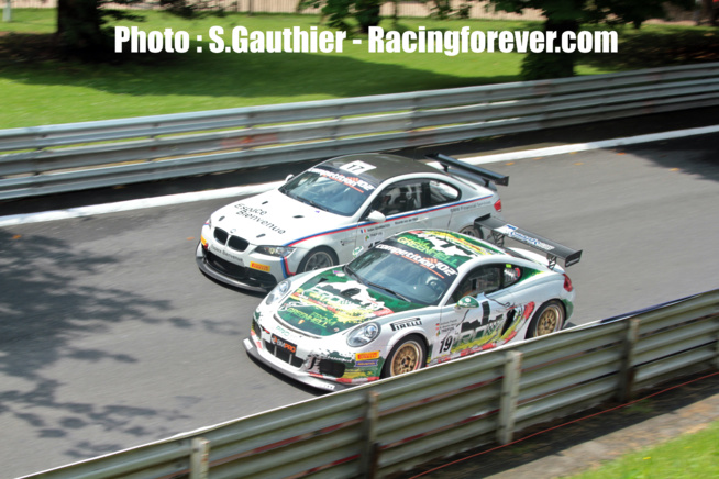 Le spectacle était de la partie en GT4 Series Le spectacle était de la partie en GT4 Series