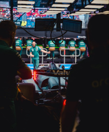 Les Aston Martin au garage © Aston Martin