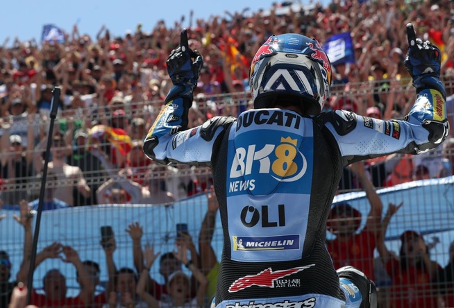 Une victoire devant une immense foule (Gold&Goose Red Bull content pool) Une victoire devant une immense foule (Gold&Goose Red Bull content pool)