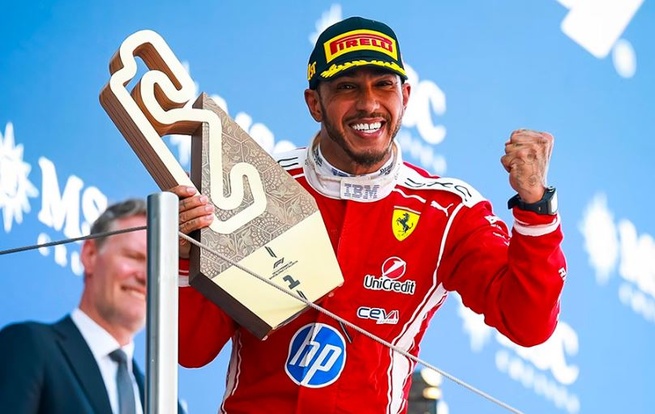 Hamilton gagne avec Ferrari à Barcelone (Photo Ferrari) Hamilton gagne avec Ferrari à Barcelone (Photo Ferrari)