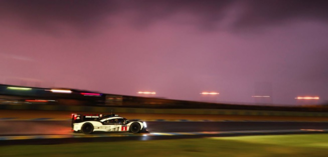 Webber, Bernhard et Hartley ne gagneront pas Le Mans cette année (Photo Porsche AG), Webber, Bernhard et Hartley ne gagneront pas Le Mans cette année (Photo Porsche AG),