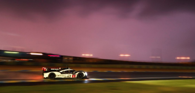 Webber, Bernhard et Hartley ne gagneront pas Le Mans cette année (Photo Porsche AG),