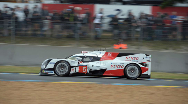 C'est désormais Davidson, Buemi et Nakajima qui mènent la course pour Toyota (Photo A.Camblor)