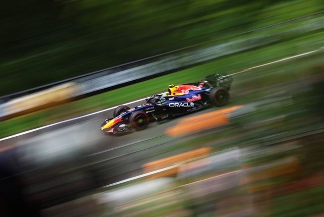 Belle remontée à la 6e place pour Hadjar (Getty Images/Redbull Content pool) Belle remontée à la 6e place pour Hadjar (Getty Images/Redbull Content pool)