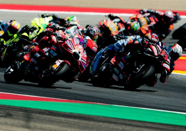 Au départ on retrouve le duel Bezzecchi / Marc Marquez