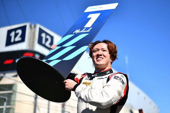 Première victoire pour Miyata © FIA F2