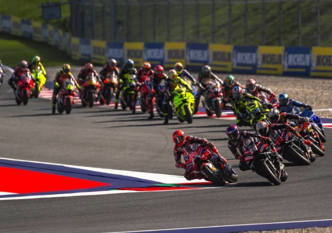 Marc Marquez de nouveau à l'offensive dans les premiers virages