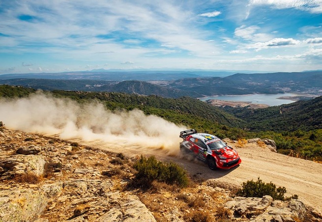 Solberg a défendu ses chances dans les superbes paysages de Sardaigne