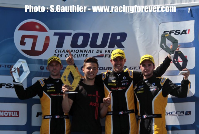 Un des podiums à Magny-Cours Un des podiums à Magny-Cours