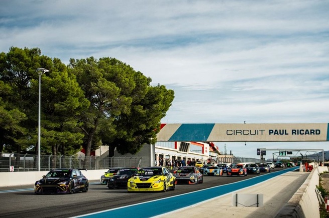Clap final pour le TC France (Photo Jules Benichou/SRO)