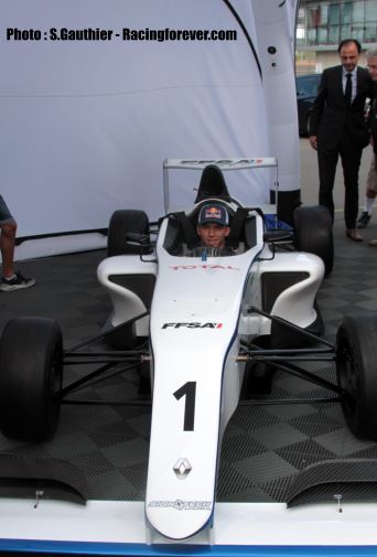 Soutenu par la FFSA, Pierre Gasly a fait ses débuts en sport-auto en F4