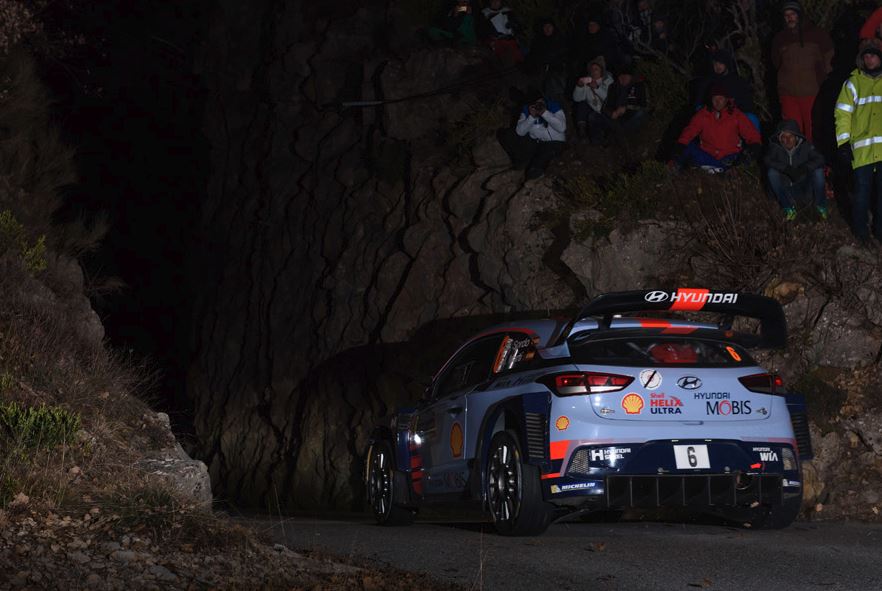 Thierry Neuville est en tête du rallye malgré l'annulation de l'ES1