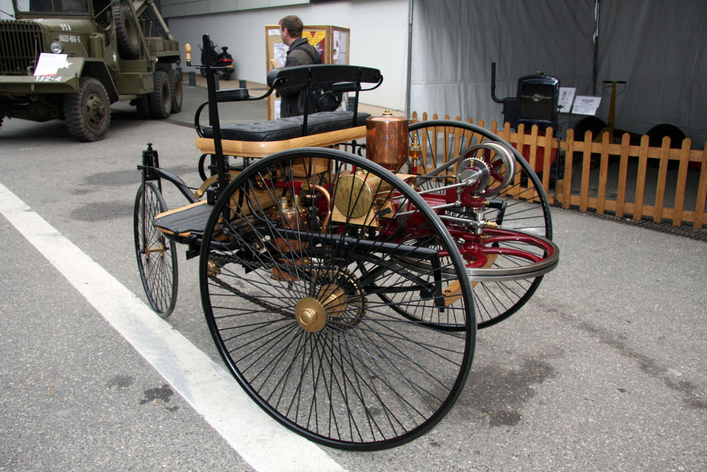 Benz Patent MotorsWagen - 1885 : © O. Jennequin – www.racingforever.com Benz Patent MotorsWagen - 1885 : © O. Jennequin – www.racingforever.com