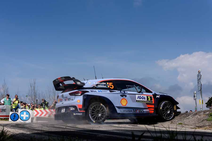 Neuville se rattrape en Corse