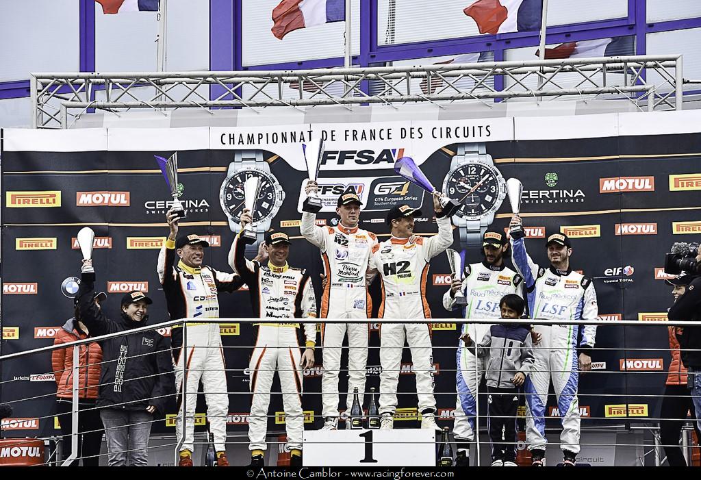 Le premier podium du week-end Le premier podium du week-end
