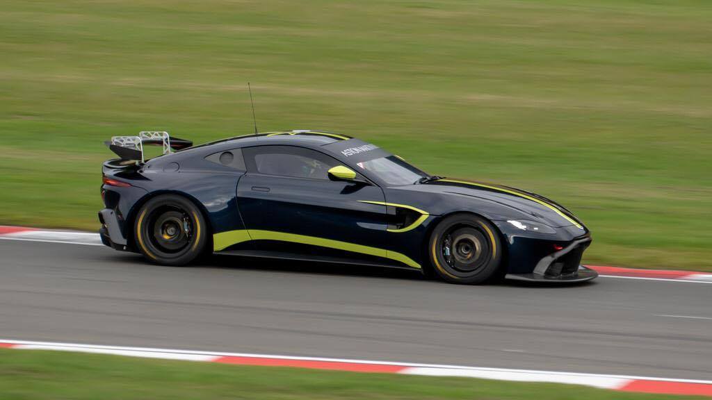 Aston Martin Vantage GT4