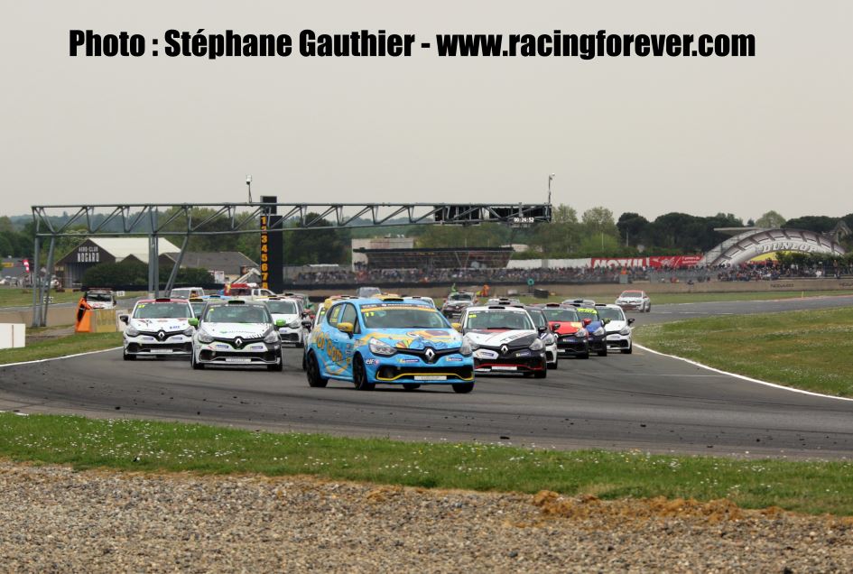 Corentin Tierce en tête du peloton Corentin Tierce en tête du peloton