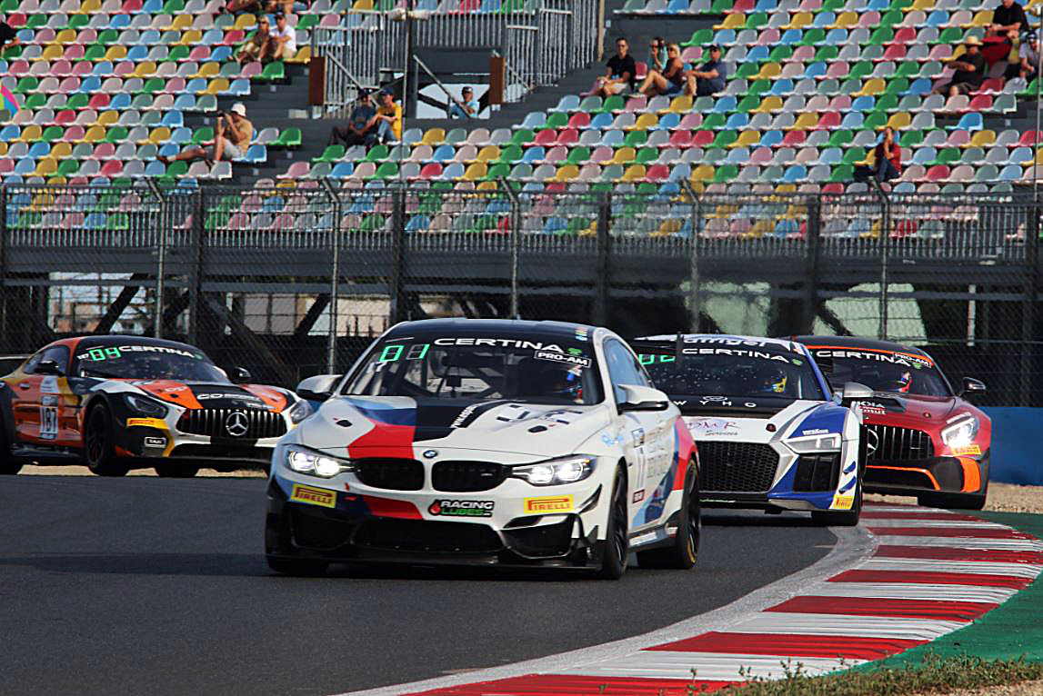 Finish haletant dans la course 1 Finish haletant dans la course 1