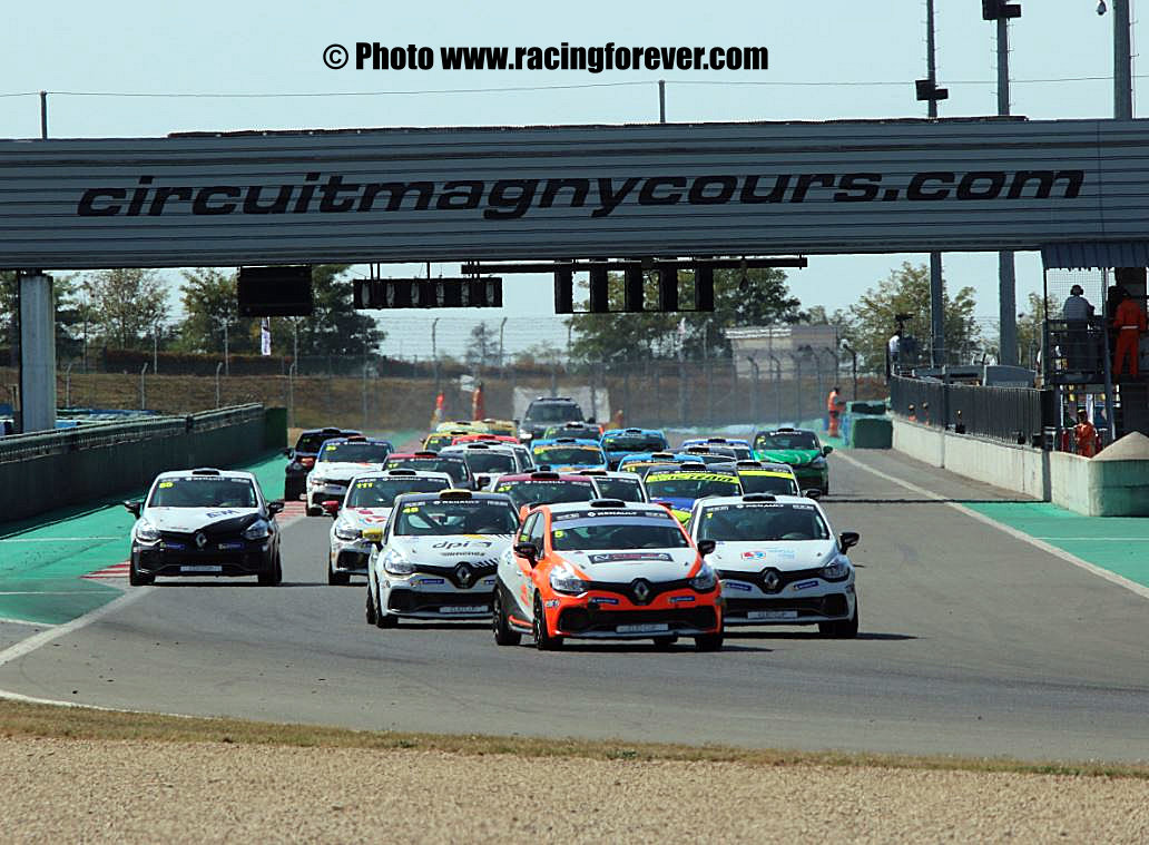 Un peloton très animé à Magny-Cours