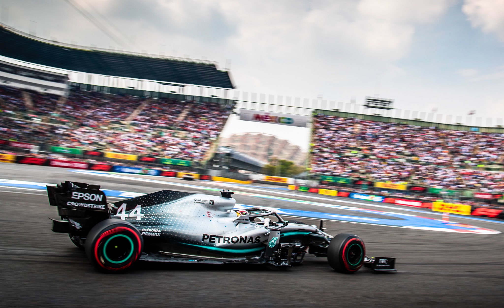 Hamilton se rapproche du titre © AMG Mercedes F1