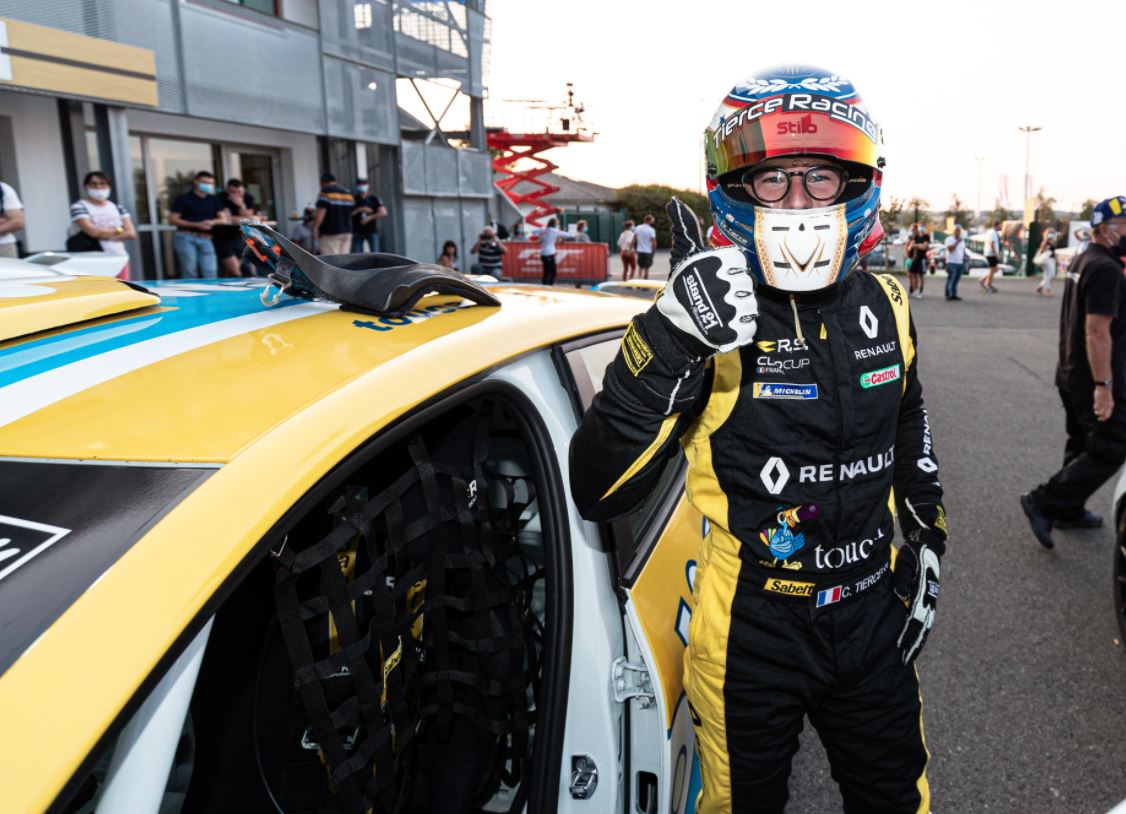 Corentin Tierce à l'arrivée (Photo M.De Mattia DPPI Renault Sport) Corentin Tierce à l'arrivée (Photo M.De Mattia DPPI Renault Sport)
