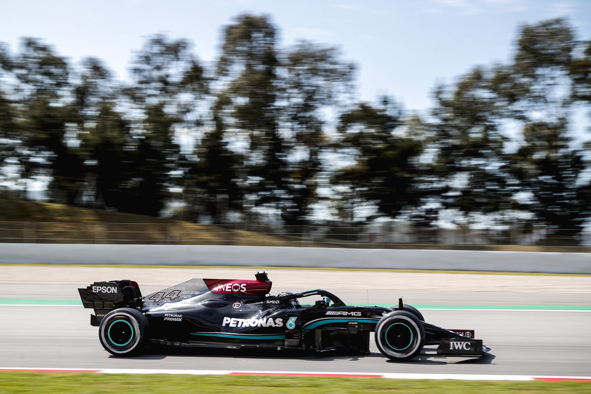 Lewis Hamilton en route vers la victoire © AMG-Mercedes F1