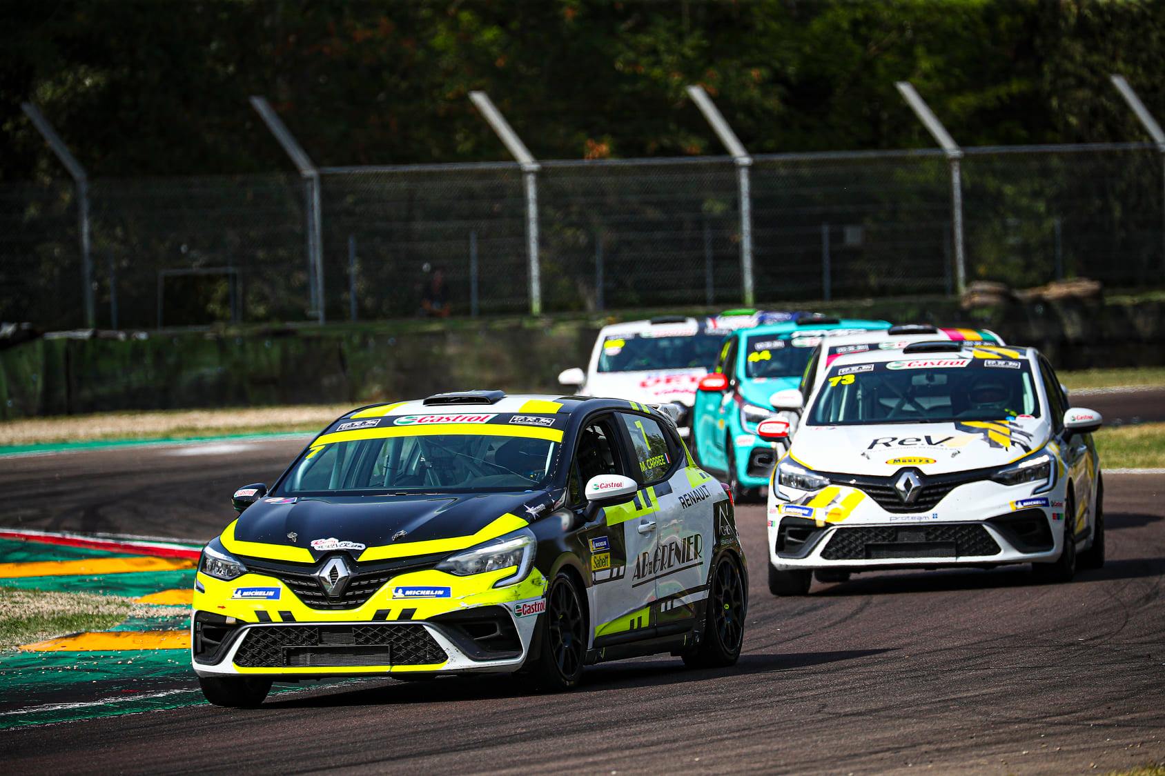 De belles bagarre en Clio Cup Europe (Photo DPPI)