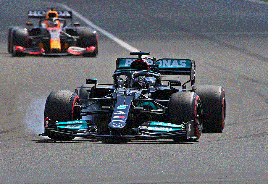 Mercedes et Hamilton encore habille dans la compétition