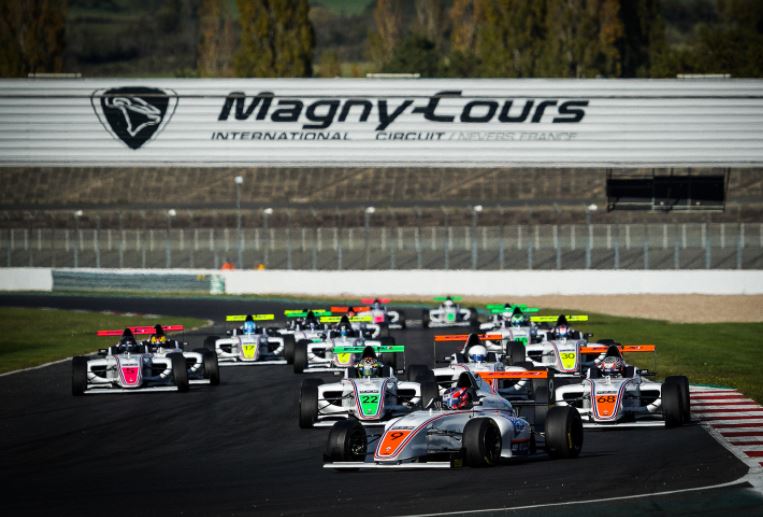 La finale à Magny-Cours (Photo KSP FFSA) La finale à Magny-Cours (Photo KSP FFSA)