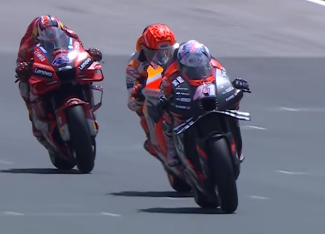 Grande bagarre pour la 3e place Grande bagarre pour la 3e place