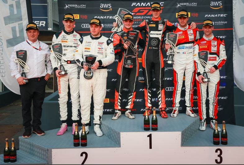 Un des podiums (Photo P.Hecq Sro) Un des podiums (Photo P.Hecq Sro)