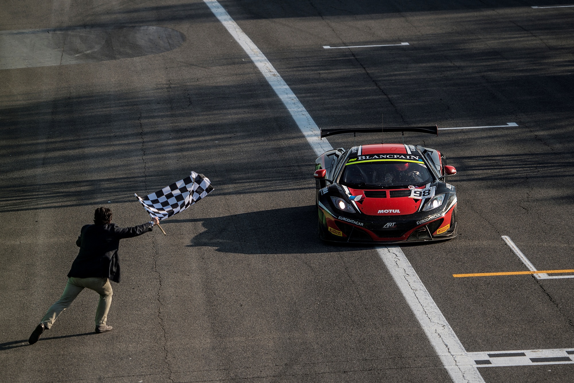 McLaren s'impose dans le temple de la vitesse