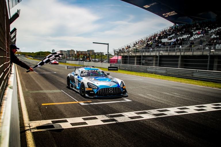 réplique d'Akkodis ASP en course 2 (Photo Sro Jules Benichou 21 creation) réplique d'Akkodis ASP en course 2 (Photo Sro Jules Benichou 21 creation)