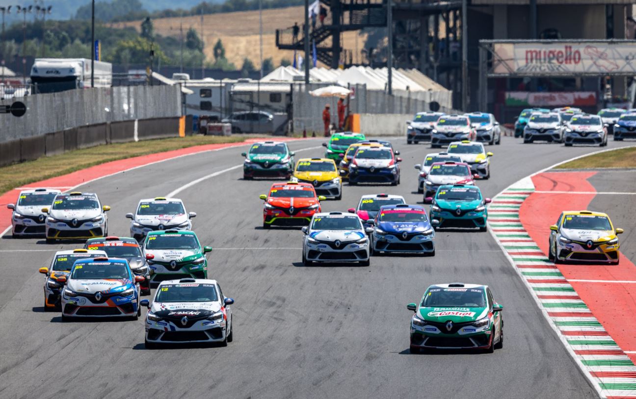 Un début d'été chargé en Clio Cup (Photo DPPI Alpine Cars)!